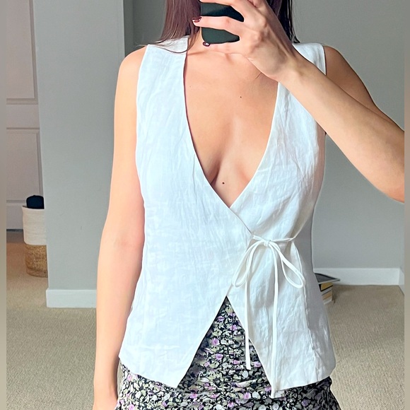Vrg Grl Linen Poet Vest in White - Picture 1 of 7